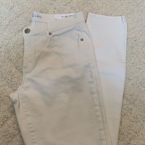 LOFT white skinny jeans. Size 28.